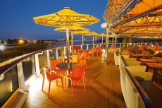 Bar hinten